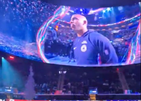 Jouant à nouveau pour les Clippers à domicile, les fans ont applaudi assourdissant Paul
