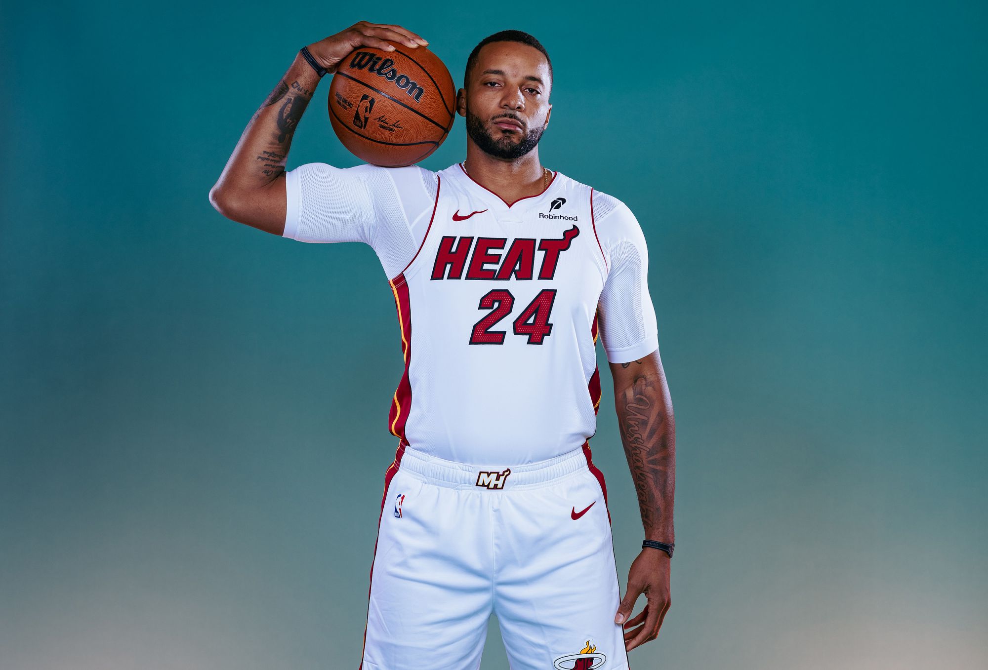 La sensation de contrôler le ballon est chaude ! Powell a marqué 14 points en un seul quart-temps avec un pourcentage de tir de 100 %.