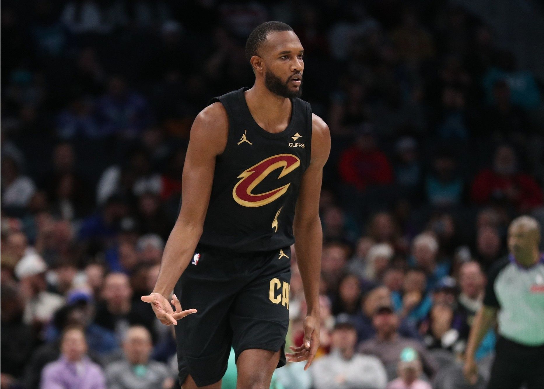 Mobley a réussi plus de 3 tirs à trois points et envoyé plus de 3 blocs en un seul match. Le bilan des Cavaliers était de 6 victoires et 0 défaite.