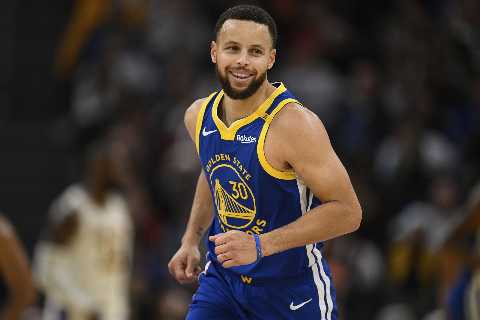 Excellente sensation de contrôle du ballon ! Curry a réussi 4 des 7 tirs à trois points et a contribué 18 points