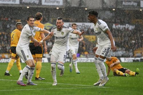 Loups contre Leeds United