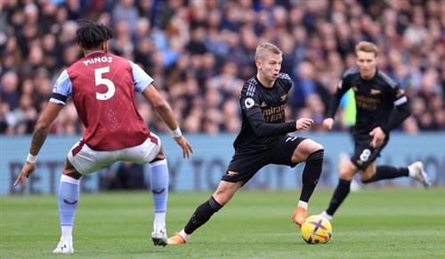 Aston Villa contre Arsenal