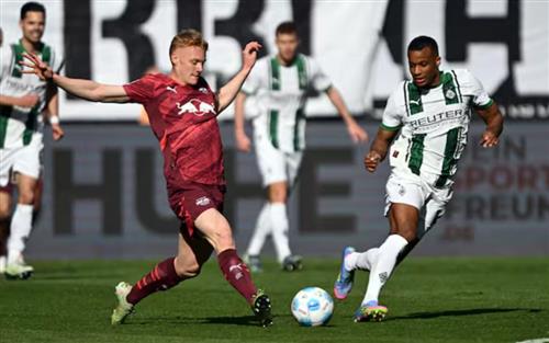 B. Mönchengladbach contre RB Leipzig