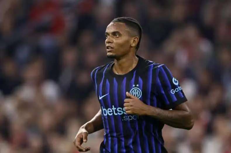 Akanji : Nous avons l'initiative de nous qualifier et nous nous engageons à marquer trois points et espérons continuer à rester à l'Inter Milan
