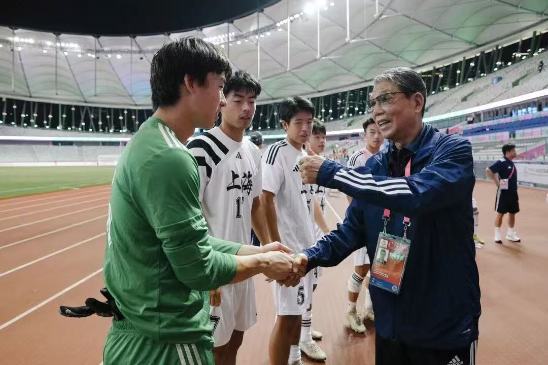 Xu Genbao : C'est trop fatigant de conduire l'équipe à participer aux Jeux Nationaux. J'espère que les jeunes joueurs seront meilleurs que Wu Lei